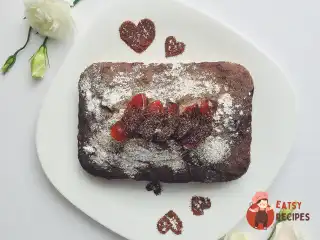 Пиріг з родзинками, курагою та волоськими горіхами