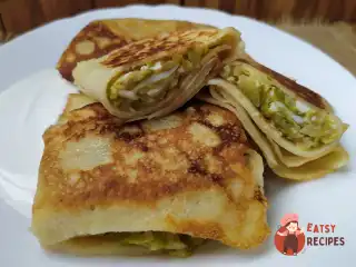 Млинці з капустою та яйцем