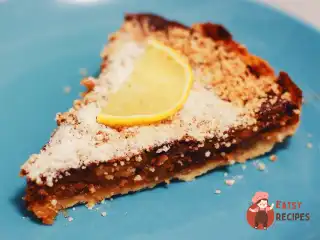 Зимовий пиріг з яблуками та вареним згущеним молоком