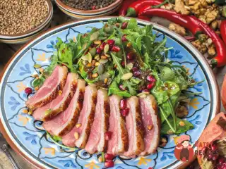 Теплий салат з качиною грудкою