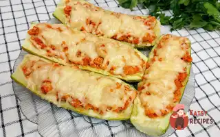 Лодочки з кабачків з курячим фаршем