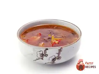 Яловичий суп з рисовою локшиною з Південно-Східної Азії.