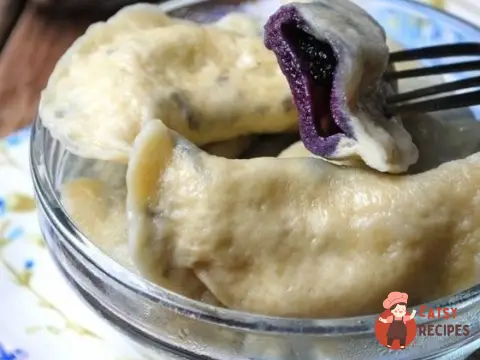 Вареники з чорною смородиною та ваніллю