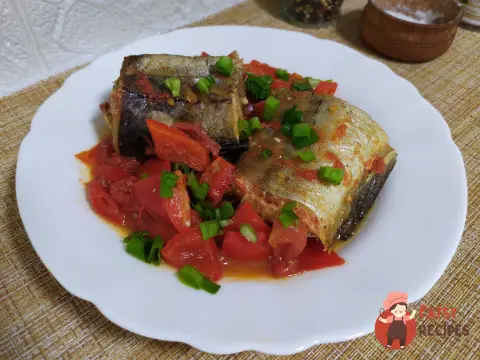 Мінтай з овочами