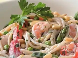 Паста з креветками у вершковому соусі з пармезаном