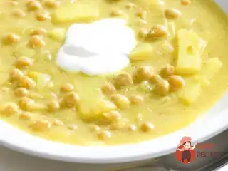 Горох у м'ясному бульйоні