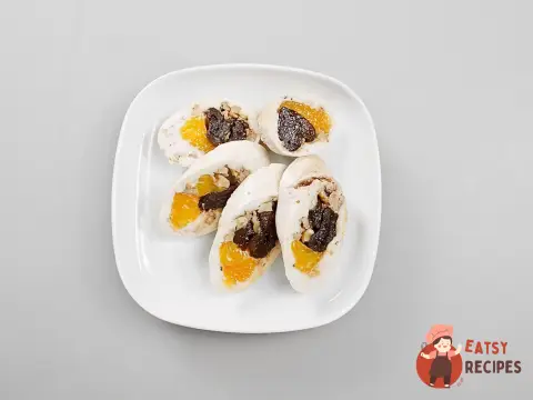Паровий курячий рулет з мандаринами та чорносливом