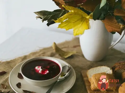 Вегетаріанський суп з буряком, морквою та кабачком