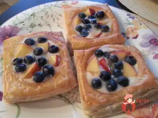 Листкові фруктові кошики