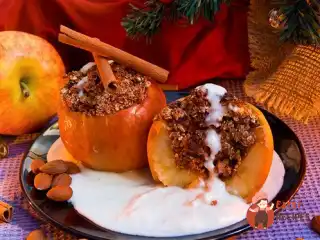 Яблука, фаршировані рисом та горіхами