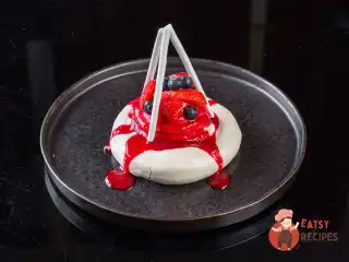 Анна Павлова зі свіжими ягодами