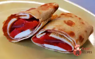 Млинці без борошна з червоною рибою