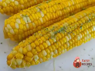 Варена кукурудза з молоком та вершковим маслом