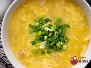 Китайський курячий суп з яйцем
