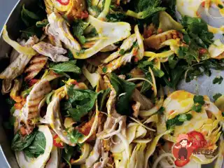 Салат з курки з шафраном та зеленню