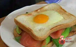 Сендвіч З Яйцем, Сьомгою Та Авокадо