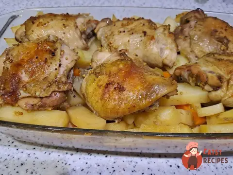 Куряче стегно з картоплею в духовці