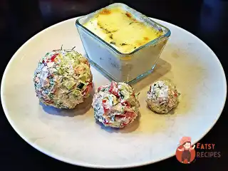 Яйця з моцарелою, вершкові кульки та тости з томатами
