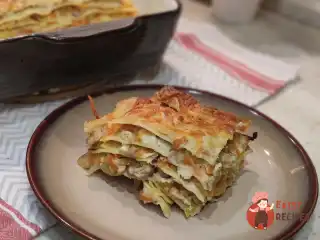 Лазання з капустою та курячими стегнами