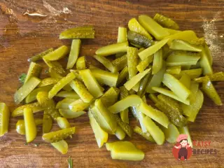 Крок 7: Буряковий салат із квасолею та солоними огірками
