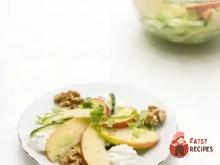Салат з корінців селери з волоськими горіхами та яблуками