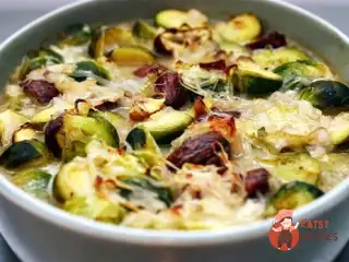 Брюссельська капуста та каштани в соусі з коричневої олії