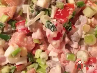 Салат з копченою куркою та печерицями