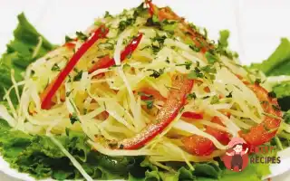 Салат З Томатами, Капустою, Гострим Перцем, Кукурудзою Та Тертим Сиром