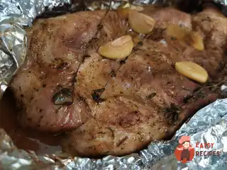 Лопатка, запечена з часником і чебрецем