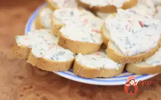 Гарячі Бутерброди З Сиром, Соєвим Соусом Та Кропом