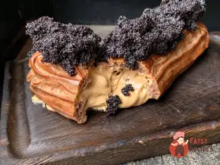 Легендарний маковий еклер