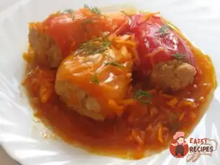 Фаршировані перці з морквяним бульйоном