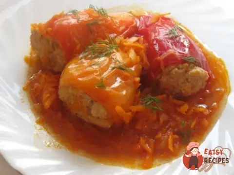 Фаршировані перці з морквяним бульйоном