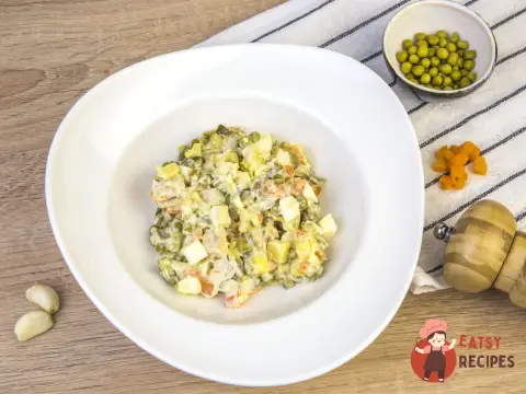 Салат «Столичний» з куркою
