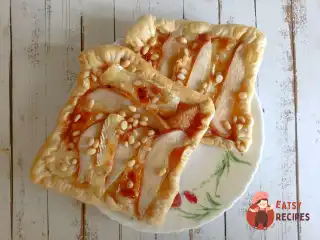 Галета з грушею та сиром брі