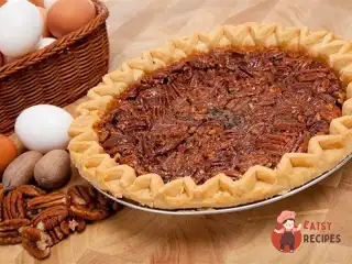 Коричневий пиріг з горіхами пекан