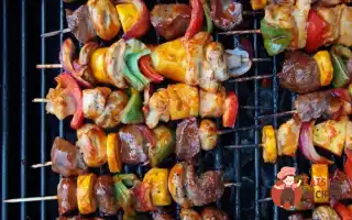 Мариновані Баранячі Шашлики З Овочами Та Грибами На Грилі