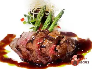 Стейки яловичі на грилі з соусом барбекю з кави