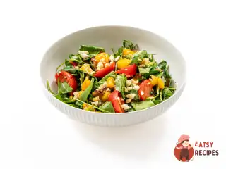 Салат із щавлем і персиком