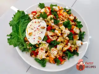 Овочевий салат з яйцем та сметаною