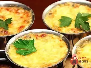 Жюльєн з куркою, грибами та картоплею