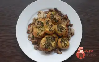 Пам'яТий Молода Картопля Із Зеленню Та Часником