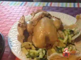 Курча по-домашньому з лаймом, огірками та коріандром