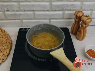 Крок 2: Макарони з рубаними курячими котлетами