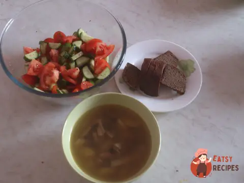 Пісний суп з печерицями та рисом