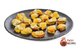 Канапе з картоплі зі щучою ікрою