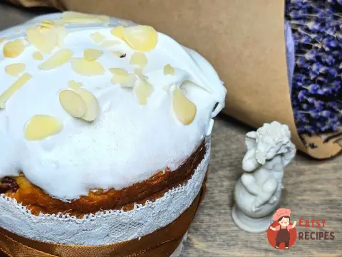 Паска з родзинками та пелюстками мигдалю
