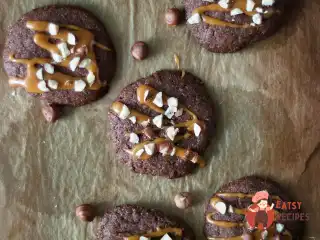 Шоколадне печиво з карамеллю та фундуком