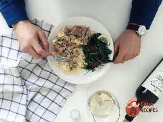 Смажене курча з грибним соусом