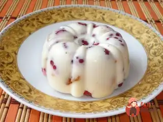 Сметанний десерт із яблуками
